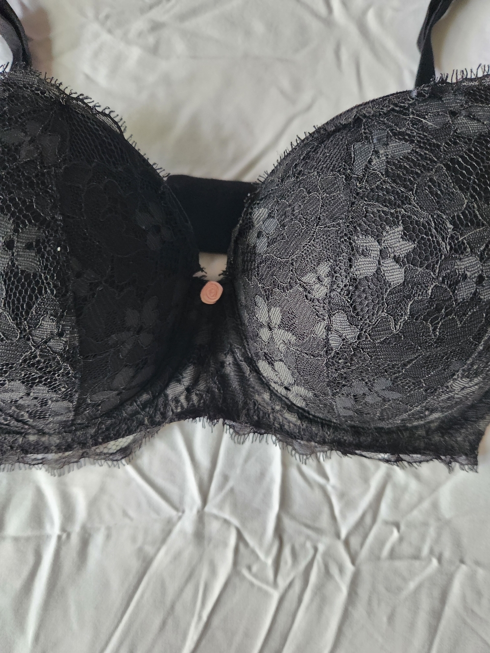 Victoria's Secret Bra - Black Lace - 32DDD - Picture 2 of 4